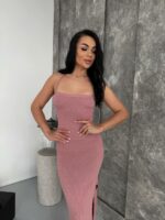 Женское Длинное Трикотажное Пудровое Платье на Бретелях с Шнуровкой на Спине и Разрезом на Ноге