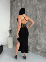 Женское Длинное Трикотажное Черное Платье на Бретелях с Шнуровкой на Спине и Разрезом на Ноге