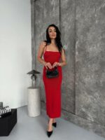 Женское Длинное Трикотажное Красное Платье на Бретелях с Шнуровкой на Спине и Разрезом на Ноге