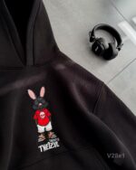 Мужское Черное Худи на Флисе - Свободного Кроя с Вышивкой Заяц