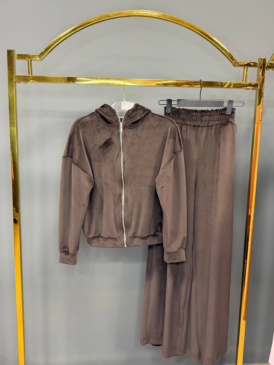 photo_2026-03-12_08-52-54 Женский Коричневый Велюровый Костюм - Кофта Зипка на Молнии + Штаны Свободного Кроя