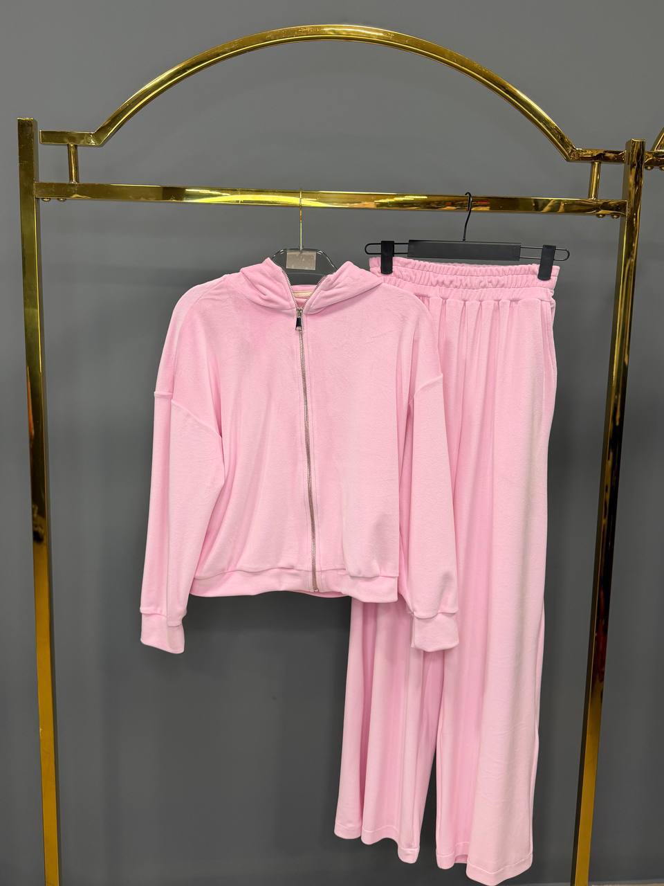 photo_2026-03-12_08-52-57 (2) Женский Розовый Велюровый Костюм - Кофта Зипка на Молнии + Штаны Свободного Кроя