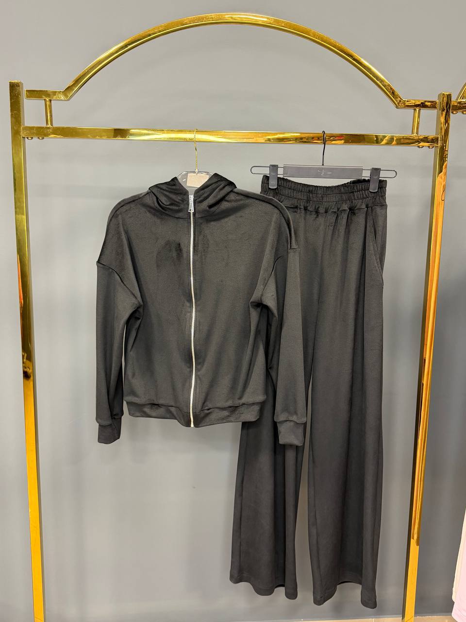 photo_2026-03-12_08-59-44 Женский Черный Велюровый Костюм - Кофта Зипка на Молнии + Штаны Свободного Кроя