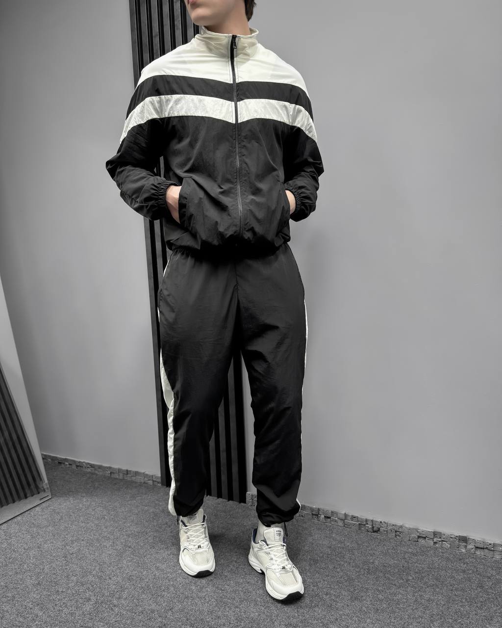 photo_2026-03-14_08-32-44 (2) Мужской Черный Спортивный Костюм Плащевка Жатка с Лампасами - Мастерка на Молнии + Штаны