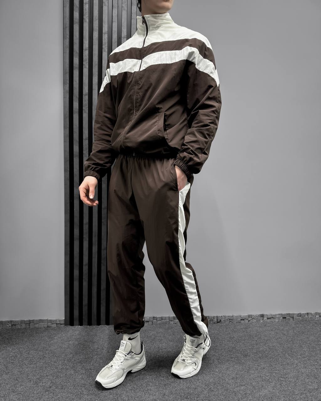 photo_2026-03-14_08-32-48 (2) Мужской Коричневый Спортивный Костюм Плащевка Жатка с Лампасами - Мастерка на Молнии + Штаны