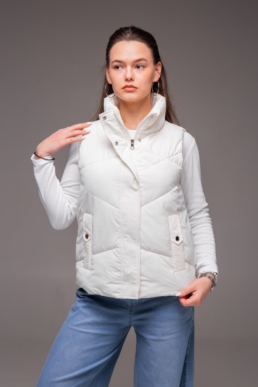photo_2026-03-15_10-15-02 Женская Белая Жилетка Безрукавка - Стеганая с Высоким Горлом