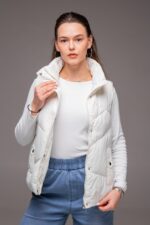 Женская Белая Жилетка Безрукавка - Стеганая с Высоким Горлом