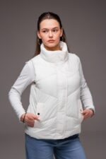Женская Белая Жилетка Безрукавка - Стеганая с Высоким Горлом