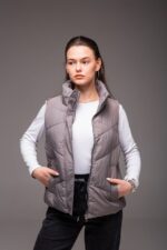 Женская Серая Жилетка Безрукавка - Стеганая с Высоким Горлом