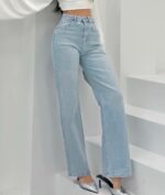 Женские Голубые Джинсы Прямого Кроя с Камнями Стразами