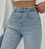 Женские Голубые Джинсы Прямого Кроя с Камнями Стразами