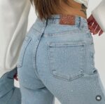 Женские Голубые Джинсы Прямого Кроя с Камнями Стразами