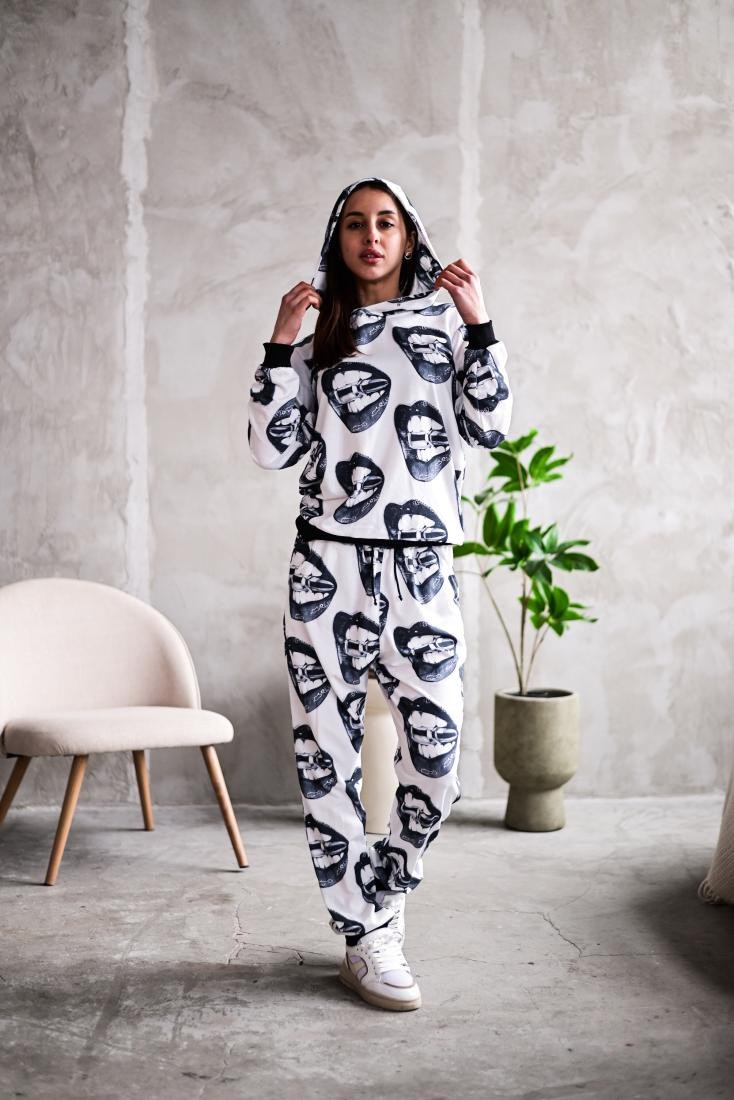 photo_2026-03-16_18-16-19 (2) Женский Белый Спортивный Костюм Худи Джоггеры - Двунитка в Принт Губы