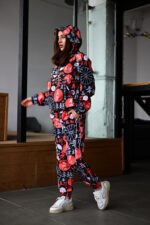 Женский Черный Спортивный Костюм Плащевка в Принт (Анорак + Джоггеры)