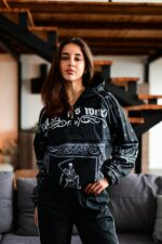 Женский Черный Спортивный Костюм Анорак Джоггеры в Принт