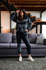 Женский Черный Спортивный Костюм Анорак Джоггеры в Принт