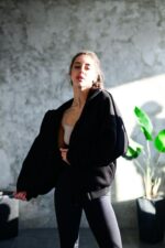 Женская Теплая Черная Кофта на Флисе - Бомбер Оверсайз на Молнии