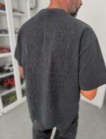 Мужская Объемная Графитовая Вареная Футболка Оверсайз с Надписью на Спине