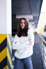 Женский Теплый Вязаный Молочный Свитер Оверсайз