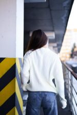 Женский Теплый Вязаный Молочный Свитер Оверсайз