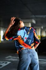 Женская Объемная Графитовая Футболка Оверсайз с Принтом Заяц