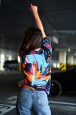 Женская Объемная Графитовая Футболка Оверсайз с Принтом Заяц