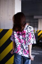 Женская Объемная Графитовая Футболка Оверсайз с Принтом Заяц