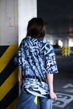 Женская Объемная Черно-Белая Футболка Оверсайз с Принтом Монашка