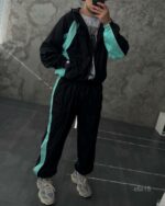 Мужской Черный Спортивный Костюм с Бирюзовыми Вставками Лампасами - Свободного Кроя Плащевка на Змейке