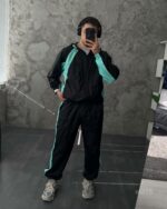 Мужской Черный Спортивный Костюм с Бирюзовыми Вставками Лампасами - Свободного Кроя Плащевка на Змейке