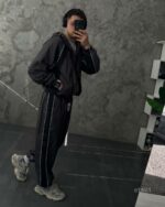 Мужской Графитовый Спортивный Костюм с Черными Вставками Лампасами - Свободного Кроя Плащевка на Змейке