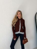 Женский Приталенный Коричневый Кардиган с Кружевом и Высокой Горловиной