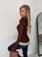 Женский Приталенный Коричневый Кардиган с Кружевом и Высокой Горловиной