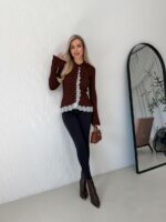 Женский Приталенный Коричневый Кардиган в Рубчик с Кружевом