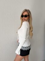 Женский Приталенный Белый Кардиган с Кружевом и Высокой Горловиной