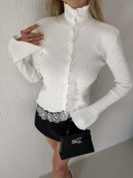 Женский Приталенный Белый Кардиган с Кружевом и Высокой Горловиной