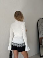 Женский Приталенный Белый Кардиган с Кружевом и Высокой Горловиной