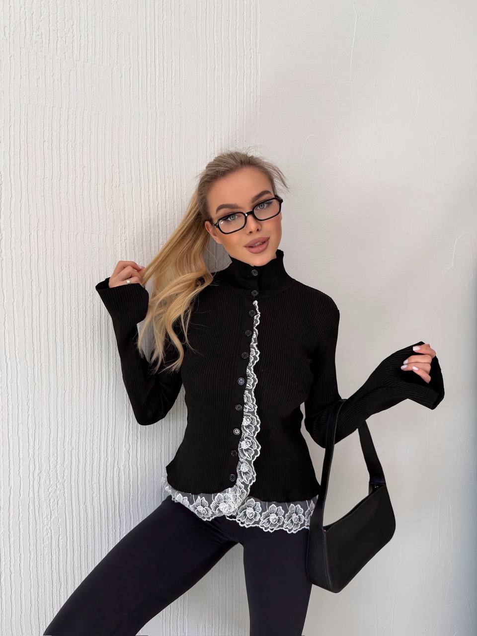 photo_2026-03-22_08-45-19 Женский Приталенный Черный Кардиган с Кружевом и Высокой Горловиной
