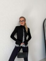 Женский Приталенный Черный Кардиган с Кружевом и Высокой Горловиной
