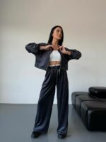 Женский Велюровый Графитовый Костюм Свободного Кроя - Укороченная Кофта на Молнии + Широкие Штаны