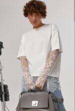 Женская Белая Футболка Оверсайз с Кружевными Рукавами и Обробкой Внизу