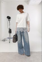 Женская Белая Футболка Оверсайз с Кружевными Рукавами и Обробкой Внизу