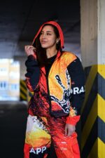 Женский Оранжевый Спортивный Костюм Плащевка в Принт (Олимпийка + Джоггеры)