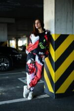 Женский Черно-Красный Спортивный Костюм Плащевка в Принт (Олимпийка + Джоггеры)