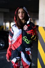 Женский Черно-Красный Спортивный Костюм Плащевка в Принт (Олимпийка + Джоггеры)