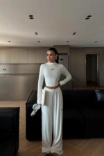 Женский Трикотажный Базовый Белый Костюм - Укороченная Кофта + Свободные Штаны