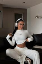 Женский Трикотажный Базовый Белый Костюм - Укороченная Кофта + Свободные Штаны