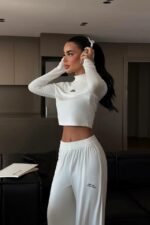 Женский Трикотажный Базовый Белый Костюм - Укороченная Кофта + Свободные Штаны