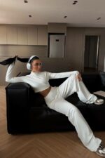 Женский Трикотажный Базовый Белый Костюм - Укороченная Кофта + Свободные Штаны