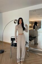 Женский Трикотажный Базовый Бежевый Костюм - Укороченная Кофта + Свободные Штаны